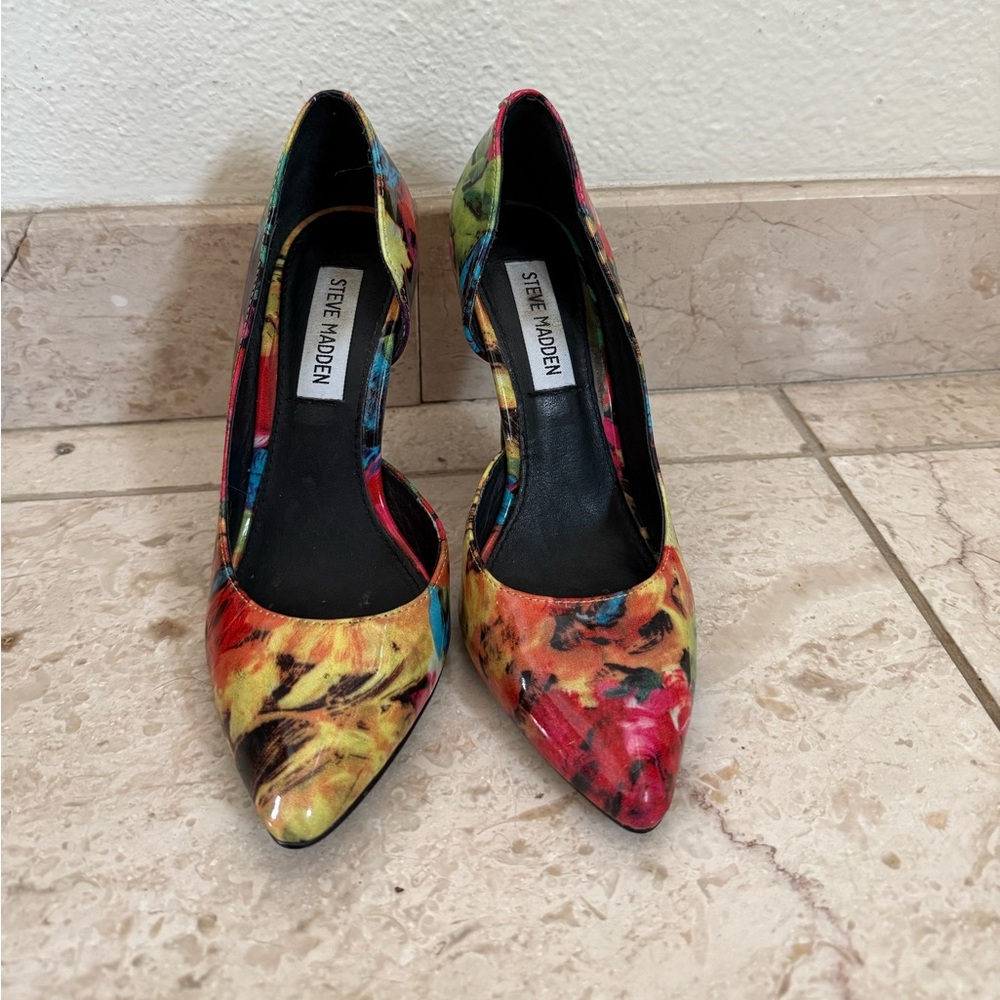 Lovely flower patterned heels